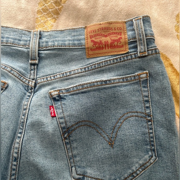 Levi’s Wedgie Straight Women’s Jeans - Size 30 x 28 - Picture 10 of 12